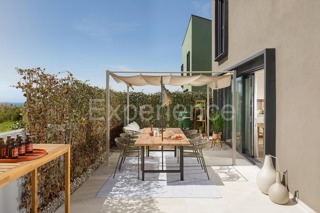 ISTRIA, Parenzo - elegante casa di nuova costruzione, a 1.000 m dalla spiaggia!