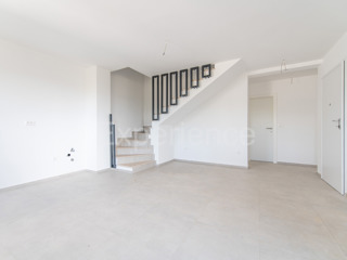 ISTRIA, vicino a Parenzo - appartamento con 3 camere da letto, VISTA MARE!