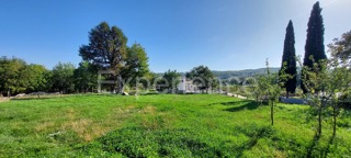 Vicino a Montona - in un ambiente idilliaco, terreno edificabile!
