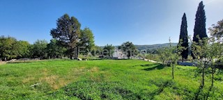 Vicino a Montona - in un ambiente idilliaco, terreno edificabile!