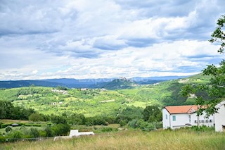 ATTRAENTE! Terreno edificabile con VISTA SU MONTONA