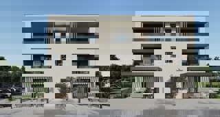 Trilocale con terrazza e WC ospiti – 1° piano, Parenzo, 600 m mare