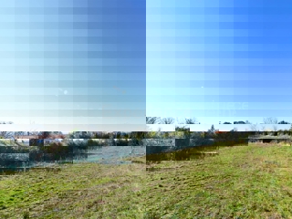 Kaštelir - terreno edificabile con parzialmente VISTA SUL MARE!