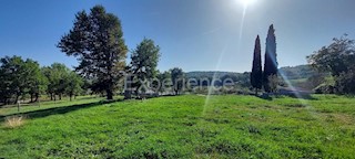 Vicino a Montona - in un ambiente idilliaco, terreno edificabile!