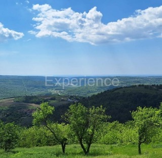 POSIZIONE UNICA! In cima alla collina, terreno edificabile con VISTA MARE!
