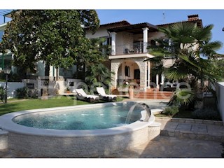Umago, villa di lusso fronte mare, 8 camere, piscina, SPA