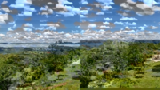 ISTRIA, Montona - terreno agricolo adiacente alla zona edificabile, VISTA SU MONTONA!
