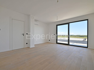 ISTRIA, Umago - appartamento in un nuovo edificio con garage, 3. piano, ASCENSORE!