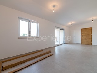 Tar - 2 km dal mare, appartamento in un edificio nuovo, 1. piano, 2 posti auto