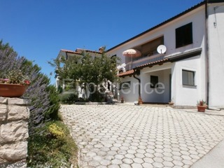 Vižinada, casa con 5 appartamenti, vista Motovun, zona tranquilla