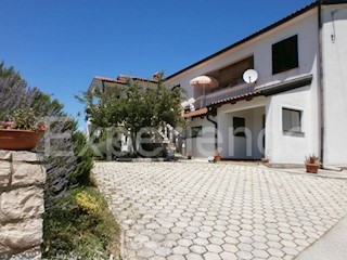 Vižinada, casa con 5 appartamenti, vista Motovun, zona tranquilla