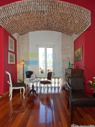 ST1245 - Apartman smješten unutar zidina palače, Split, na prodaju