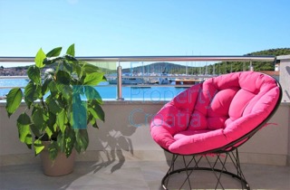 RG1638 - Palazzina in prima fila al mare, Rogoznica, in vendita