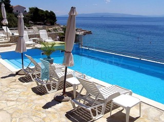 TG1009 - Villa-appartamento situata sopra il mare, Čiovo, in vendita