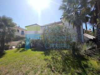 BR1287 - Spaziosa villa in prima fila al mare, Brač, in vendita