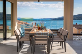 TG1655 - Villa con accesso al mare, vicino a Trogir, in vendita