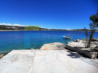 RG1406 – Vila prvi red do mora u okolici Rogoznice, na prodaju