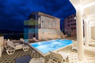 TG1636 - Grande villa con piscina riscaldata, Čiovo, in vendita