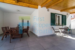 TG1589 - Villa nelle vicinanze del mare, zona Trogir, in vendita