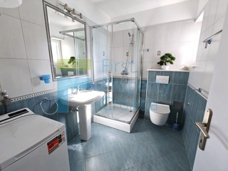 RG1724 - Casa proprio sopra una spiaggia, Rogoznica, in vendita