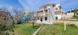 TG1632 - Hiša z dvema apartmajema, blizu lepe plaže, Čiovo, prodamo