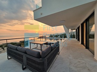 ST1630 - Villa di lusso nella periferia di Spalato, in vendita