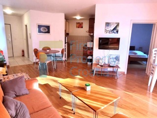 TG1688 – Appartamento situato a soli 70m dal mare, Trogir, in vendita