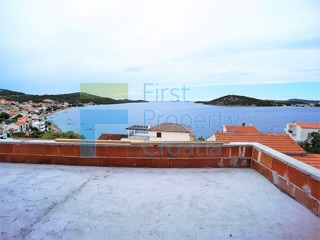 RG1485 - Casa in una baia vicino a Rogoznica, in vendita