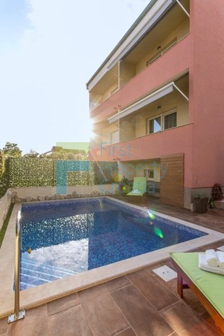 TG1663 - Palazzina vicino al mare e alla spiaggia, Čiovo, in vendita