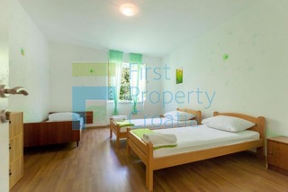 BR1653 - Kuća na velikoj parceli na odličnoj lokaciji, Brač, prodaja