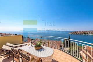 TG1565 - Villa-appartamento con vista sul mare, Čiovo, in vendita
