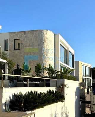 RG1728 - Ville con vista panoramica, vicino a Rogoznica, in vendita