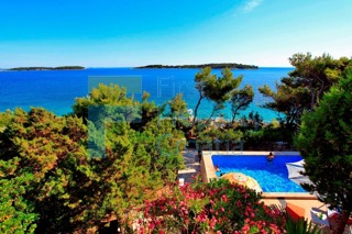 KO1629 - Villa in pietra proprio sopra il mare, Korčula, in vendita