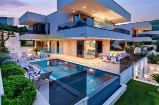 TG1706 - Villa di lusso con vista mare, vicino a Trogir, in vendita