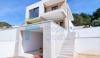 TG1579 - Villa dal design spazioso e vista sul mare, Čiovo, in vendita