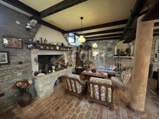 Istria, Rovigno, monolocale con camera da letto e soggiorno con cucina e terrazza arredata.