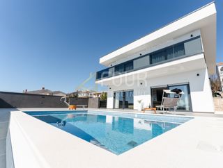 Novi Vinodolski, 391,72m2