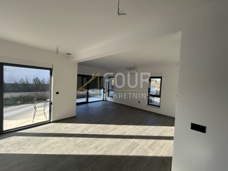 Tar, Tar-Vabriga, 242m2