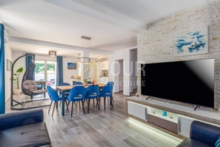 Istria, Marčana, casa gemella con piscina