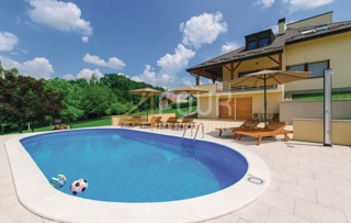 Zagreb, Starjak, casa familiare con piscina, garage e ampio giardino