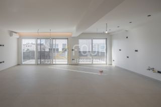 Istria, Rovigno, nuova costruzione, 159m2, quadrilocale su due piani con sala da pranzo, vista mare