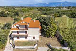 ZADAR - SMILČIĆ, CASA 470 M2, VENDITA, GARAGE!