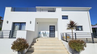 Moderna villa con piscina vicino a Parenzo - perfetta per la vita familiare, le vacanze o gli investimenti