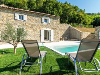 Vicino a Motovun, casa in pietra con pisicina