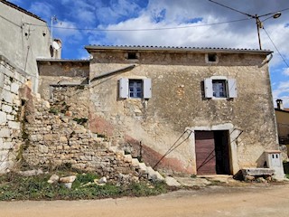 Višnjan, casa in pietra in vendita