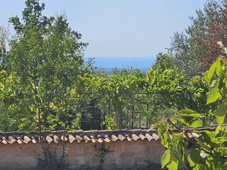Terreno edificabile attraente vicino a Parenzo con vista mare