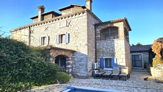 Villa in pietra con piscina e wellness, vicino a Parenzo, vendita