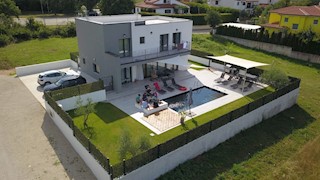 Villa con piscina vicino  a  Parenzo