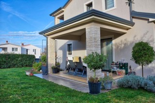 Moderna casa bifamiliare con vista mare in vendita - Parenzo, Istria