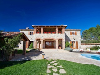 Villa in pietra con piscina e cucina estiva, a 14 km da Parenzo – Investimento ideale